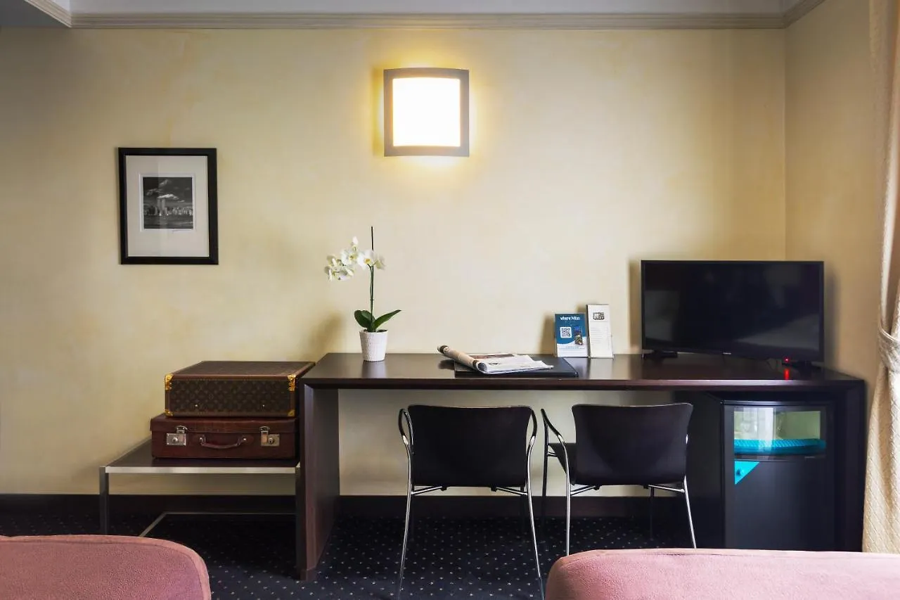 Hotel Colombia Milan 4*,