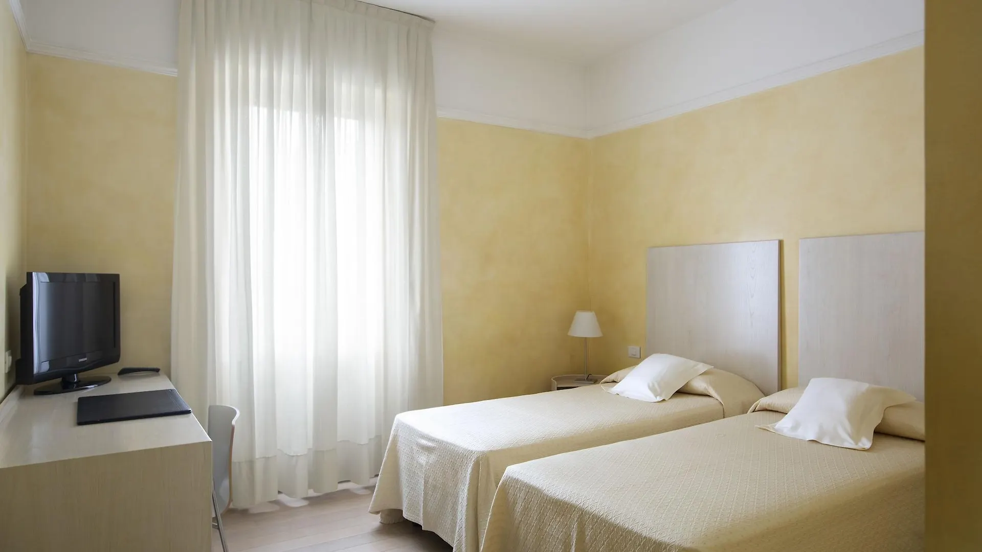 Hotel Colombia contacts